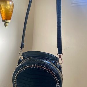 Green round purse